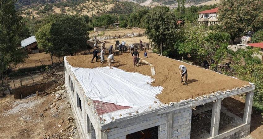 Anadolu'nun kaybolmaya yüz tutan geleneği Hakkari'de can buldu: Mahalle imamı çağrı yaptı, tüm ilçe seferber oldu!