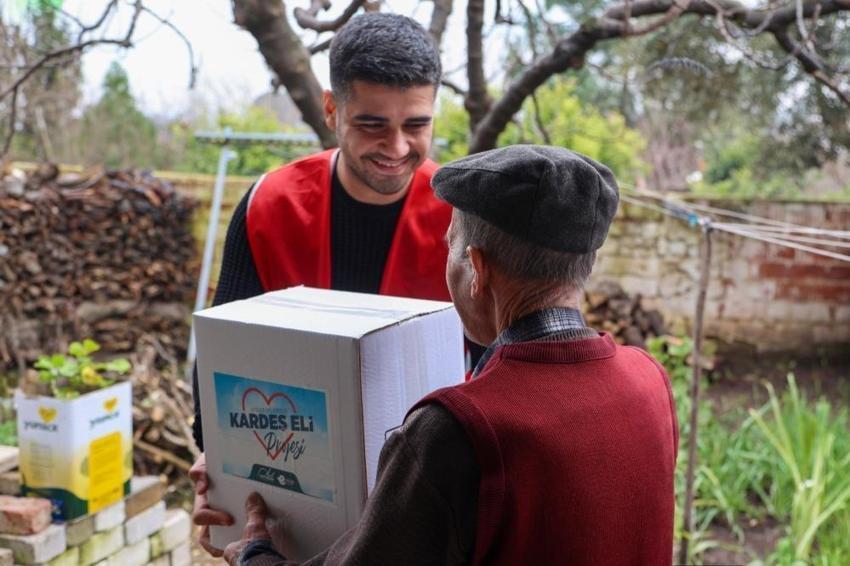 Efeler Belediyesi'nden sosyal belediyecilikte dev adım: Eğitimden gıdaya tüm hizmetler vatandaşın ayağına gidiyor!