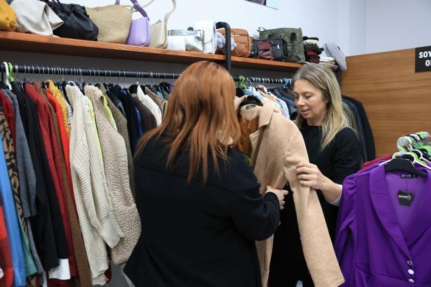 Efeler Belediyesi'nden sosyal belediyecilikte dev adım: Eğitimden gıdaya tüm hizmetler vatandaşın ayağına gidiyor!