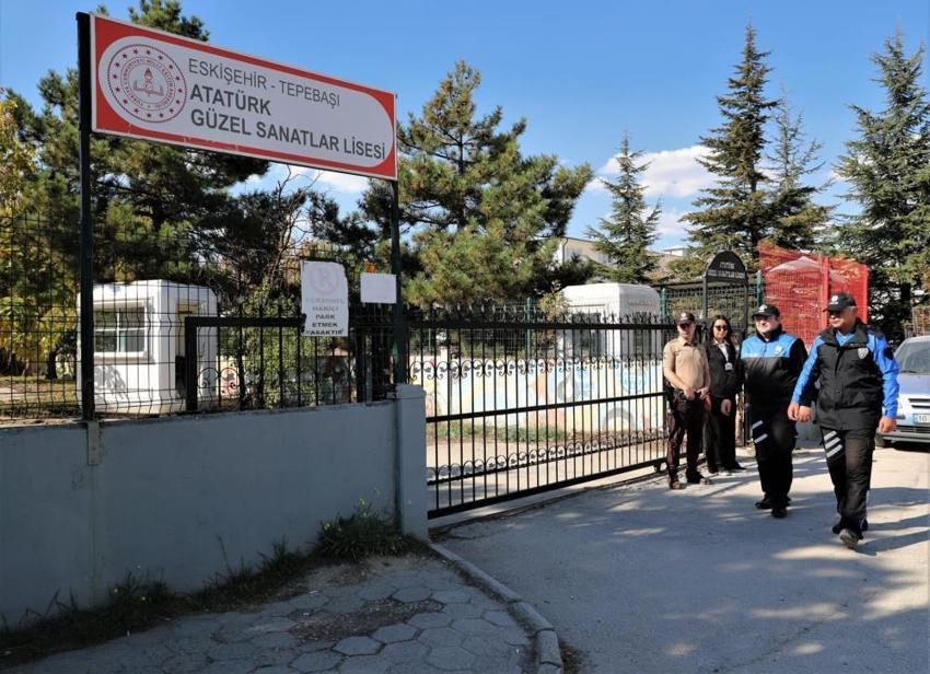 Eskişehir’de okul çevrelerine sıkı denetim: 342 kişi sorgulandı, plakasız motosiklet trafikten men edildi