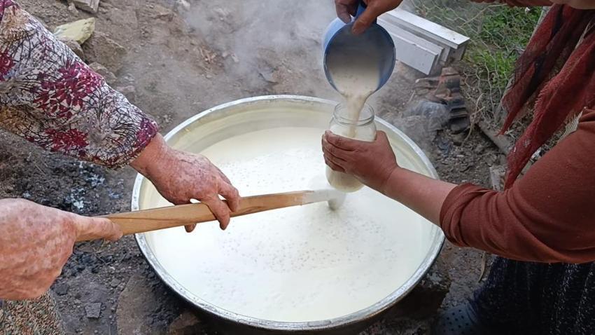 Yozgat’ta yıllardır yapılıyor! Şişeye dolduruluyor, yıllarca saklanıyor