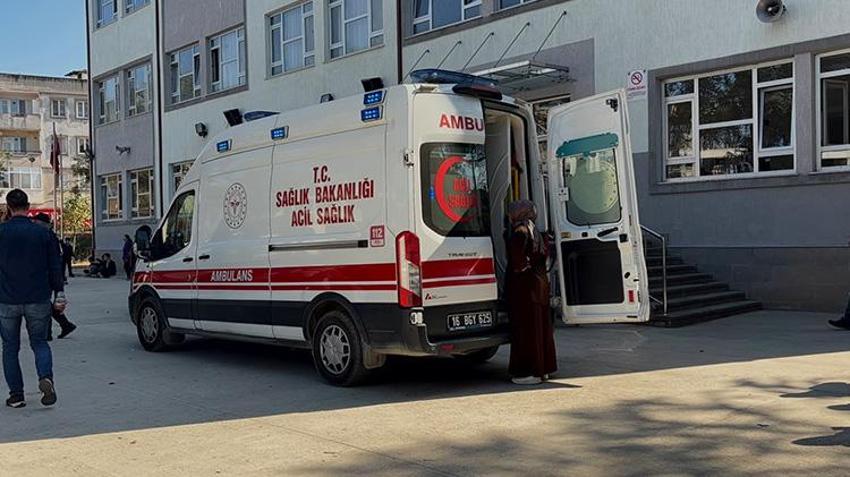 Bursa'daki bir ortaokulda zehirlenme şüphesi! 12 öğrenci hastaneye kaldırıldı