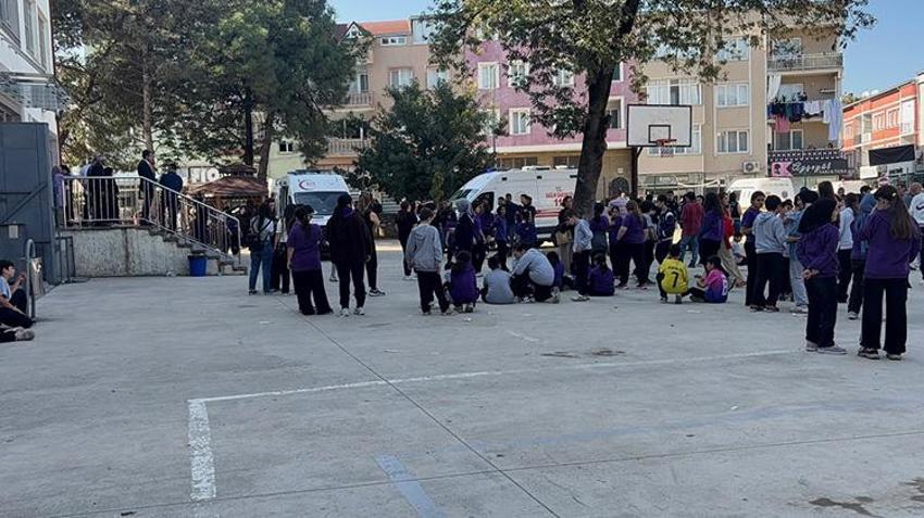 Bursa'daki bir ortaokulda zehirlenme şüphesi! 12 öğrenci hastaneye kaldırıldı