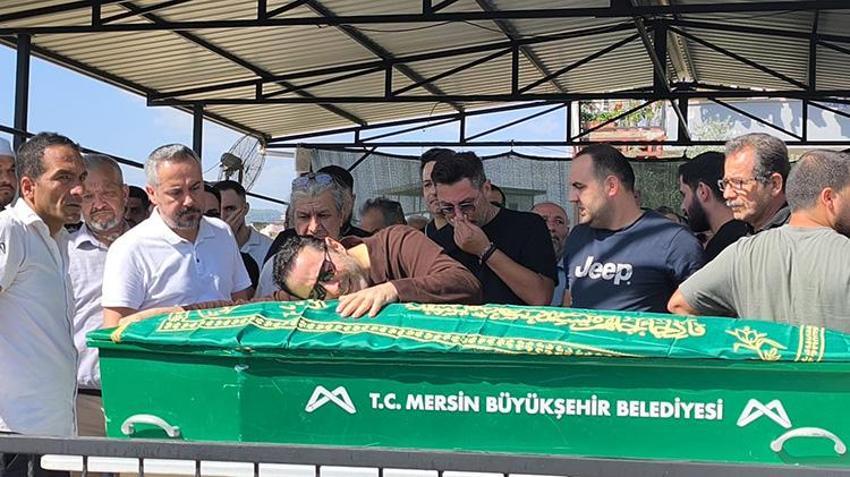 Mersin'de yaşamını yitiren şarkıcı Atilla Taş'ın kızı defnedildi