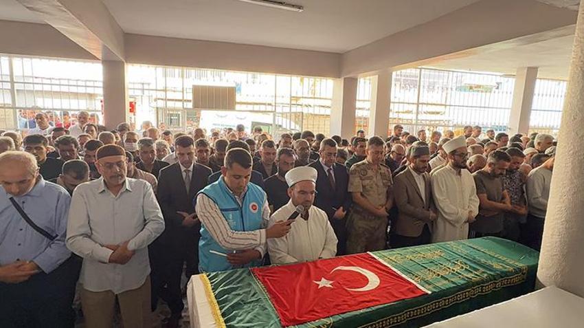 Batan gemide ölen Saliha Miray, kardeşinin yanına defnedildi! Önceki gün cansız bedenine ulaşılmıştı