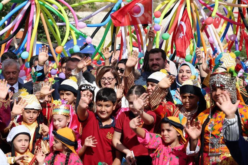 Gaziantep Gastronomi Festivali GastroAntep renkli kortej ile başladı