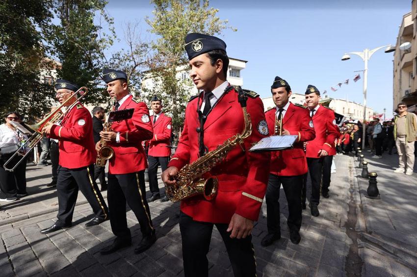 Gaziantep Gastronomi Festivali GastroAntep renkli kortej ile başladı