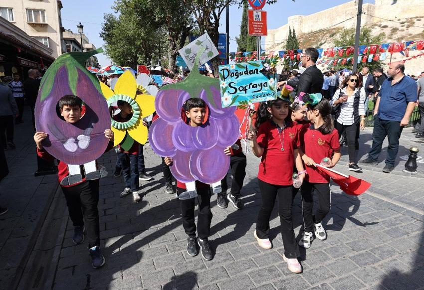 Gaziantep Gastronomi Festivali GastroAntep renkli kortej ile başladı