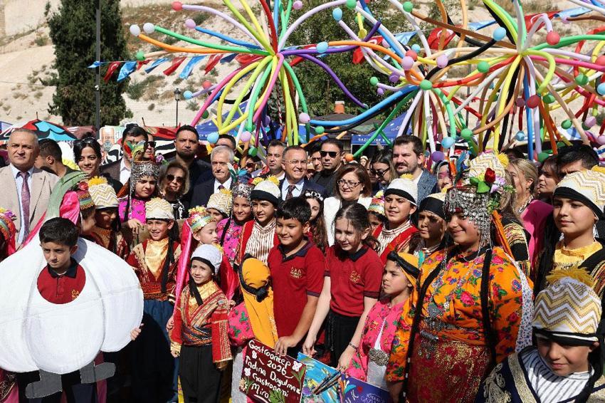 Gaziantep Gastronomi Festivali GastroAntep renkli kortej ile başladı