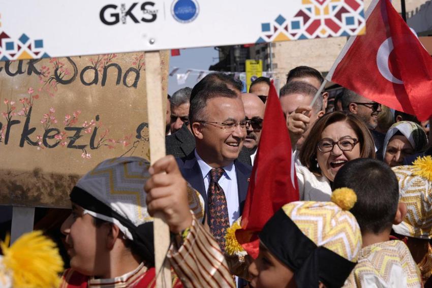 Gaziantep Gastronomi Festivali GastroAntep renkli kortej ile başladı