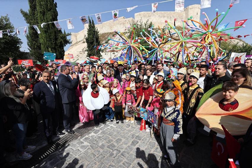 Gaziantep Gastronomi Festivali GastroAntep renkli kortej ile başladı