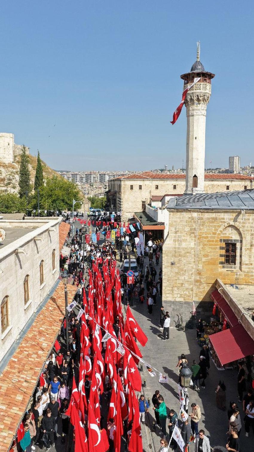 Gaziantep Gastronomi Festivali GastroAntep renkli kortej ile başladı