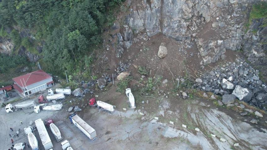 Doğu Karadeniz'de heyelan alarmı: Çay ve fındık bahçeleri tetikliyor, acil tedbir alınmalı!