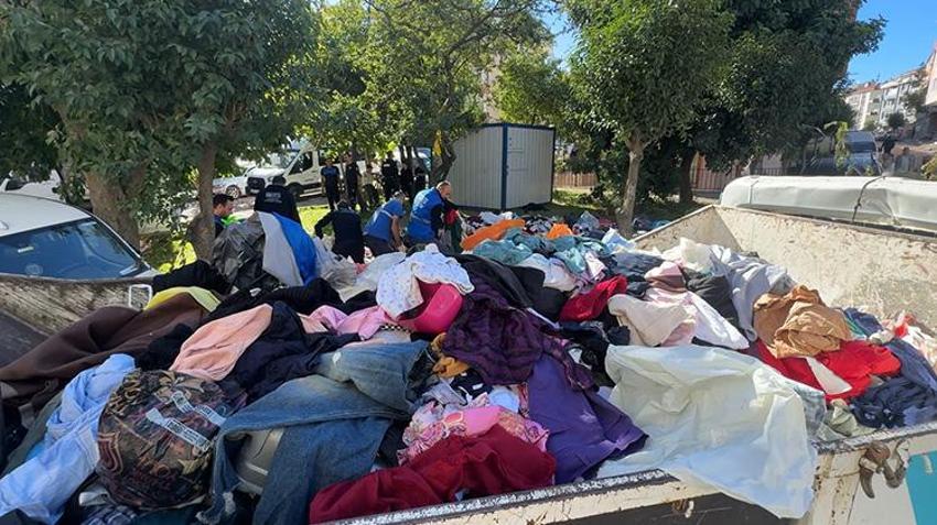 Avcılar’da ilginç olay! Bodrumda biriktirilen kıyafetler sokağa döküldü, vatandaşlar kapış kapış topladı