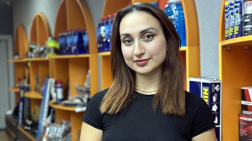 Üniversiteli Zehra erkeklere meydan okuyor! Oto bakımda kadın eli fark yarattı