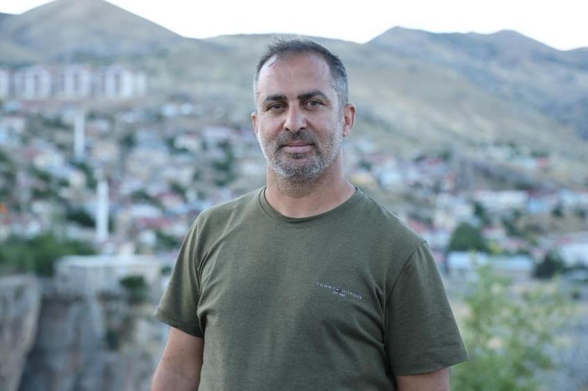 Diyarbakır'daki bu evde yaşamak cesaret ister! Uçurumun kenarındaki yapı ilgi odağı oldu