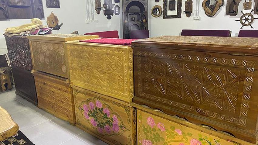 Atıl ağaç parçaları ahşap oymacılığıyla sanat eserine dönüşüyor! Isparta'da kadınlar Van Gogh'un "Yıldızlı Geceler" tablosunu ıhlamur ağacına işledi
