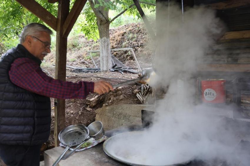 Adana'da 12 saatlik meşakkatli mesai başladı: Kilosu 500 liradan satılıyor!