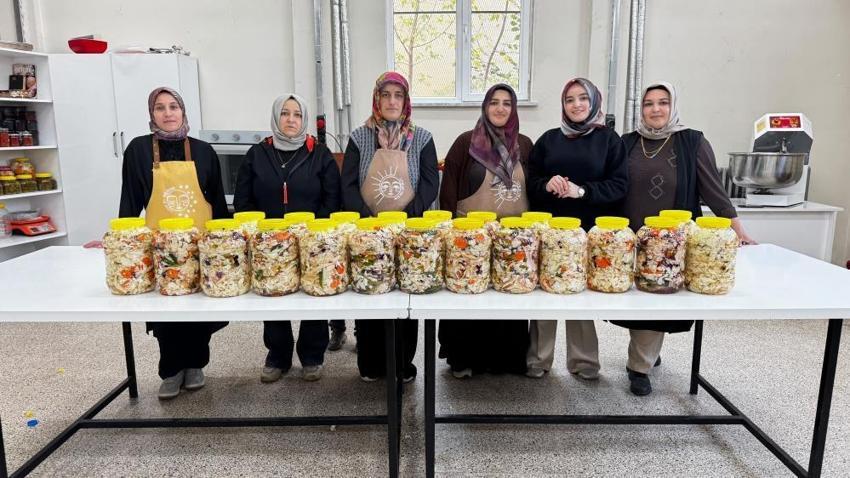 Ata tohumuyla yetiştirip doğal antibiyotik üretiyorlar! Hastalanan bir bardak içiyor: Talep yağıyor