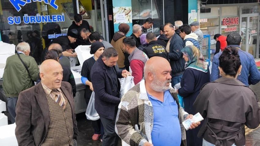Palamudun tanesi 50 TL: Kars'ta vatandaşlar balık tezgâhlarını boşalttı