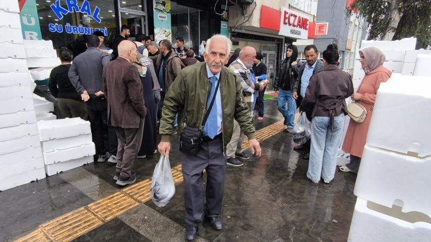 Palamudun tanesi 50 TL: Kars'ta vatandaşlar balık tezgâhlarını boşalttı