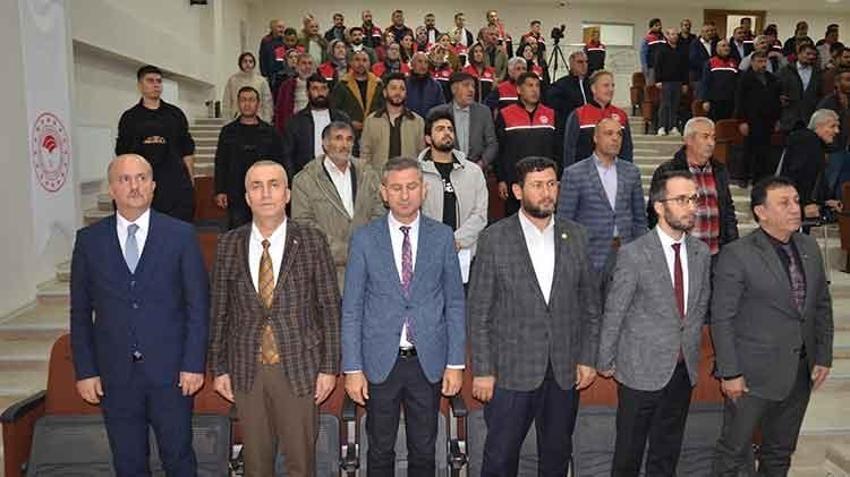 Muş'ta altın kanatlara yeni kovan desteği: 100 arıcıya 1000 kovan dağıtıldı, yıllık üretim 602 tona ulaştı!