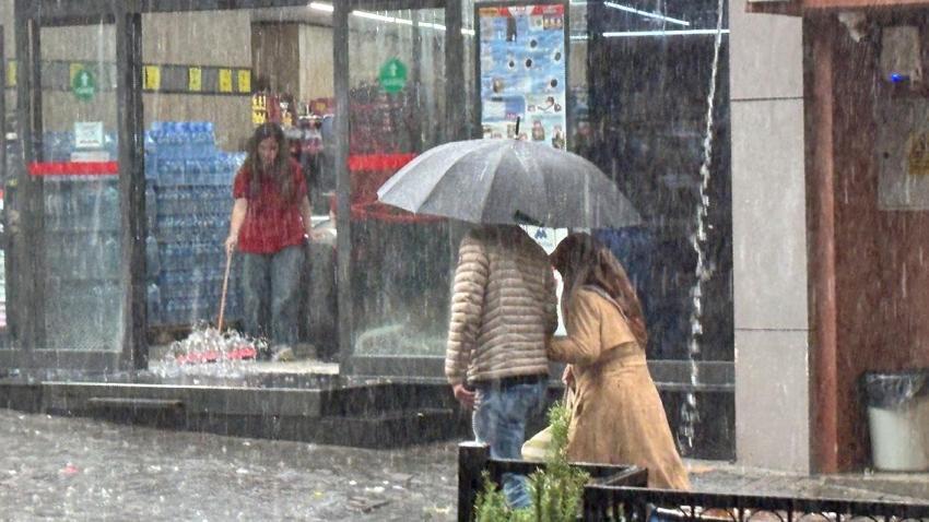 Meteoroloji'den Bursa’da sağanak ve fırtına uyarısı geldi: Rüzgar 80 kilometreye ulaşacak