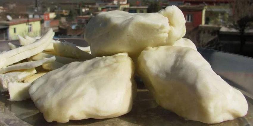 Geleneksel yöntemlerle üretilen Araban keçi peynirine yoğun talep var