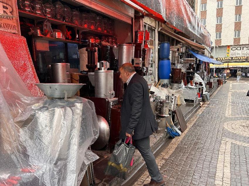 Soğuk havalar Van'da soba satışlarını erkene çekti!