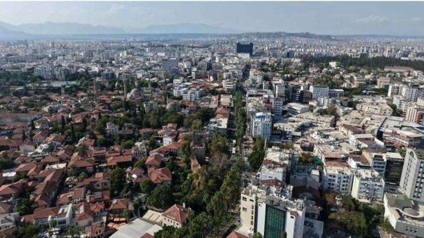 Bir zamanlar şehrin sınırıydı, şimdi merkezinde kaldı! Antalya'dan dikkat çeken görüntüler