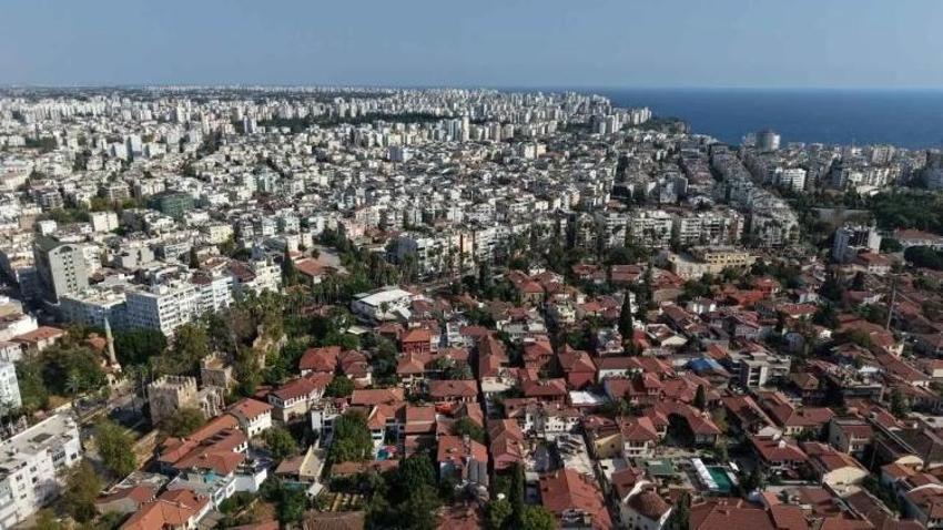 Bir zamanlar şehrin sınırıydı, şimdi merkezinde kaldı! Antalya'dan dikkat çeken görüntüler