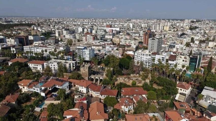 Bir zamanlar şehrin sınırıydı, şimdi merkezinde kaldı! Antalya'dan dikkat çeken görüntüler