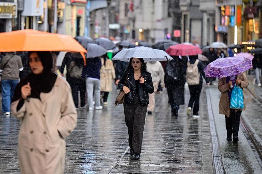 Yağışlar sürecek hava sıcaklıkları düşecek! Meteoroloji ve İçişleri Bakanlığı'ndan sağanak yağış ve fırtına uyarısı geldi