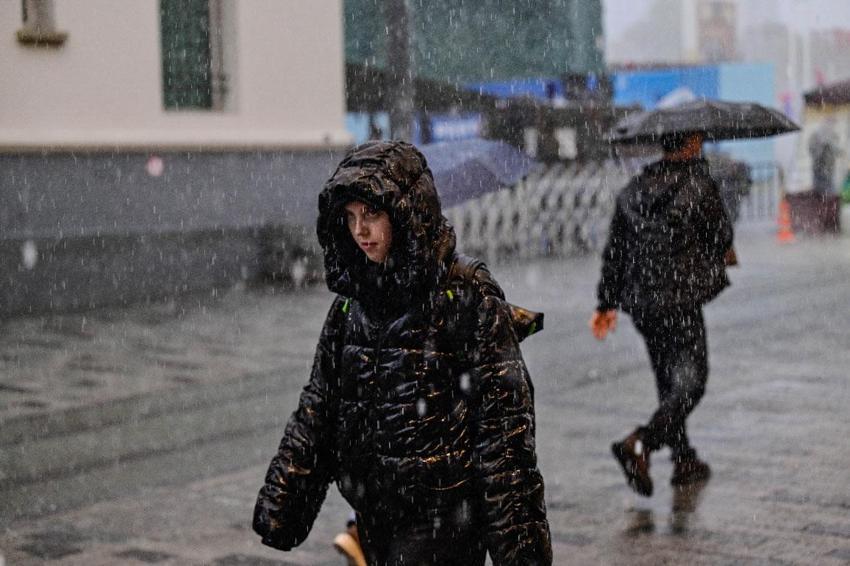 Yağışlar sürecek hava sıcaklıkları düşecek! Meteoroloji ve İçişleri Bakanlığı'ndan sağanak yağış ve fırtına uyarısı geldi