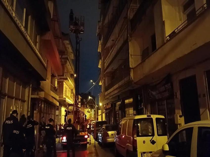 Bursa'da gece yarısı dehşet! Annesini bıçakla rehin aldı