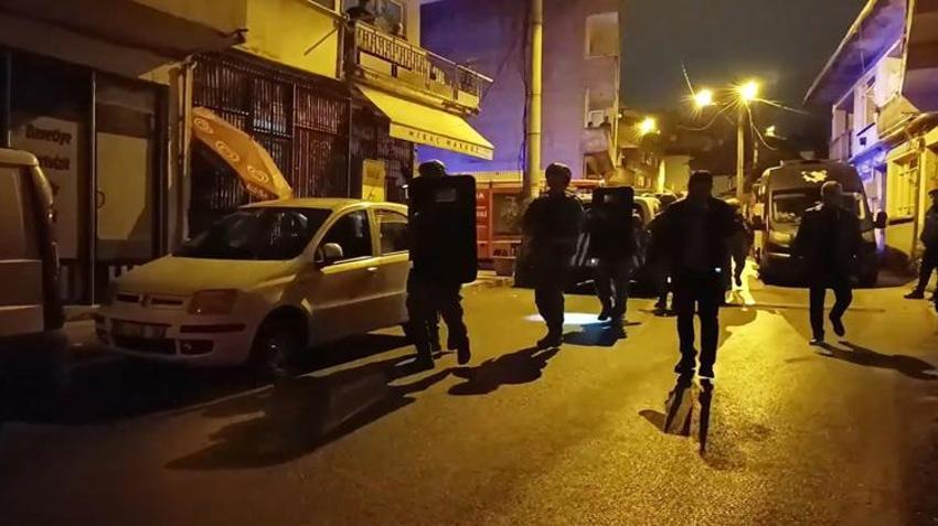 Bursa'da gece yarısı dehşet! Annesini bıçakla rehin aldı