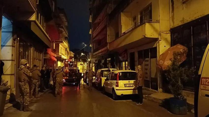 Bursa'da gece yarısı dehşet! Annesini bıçakla rehin aldı