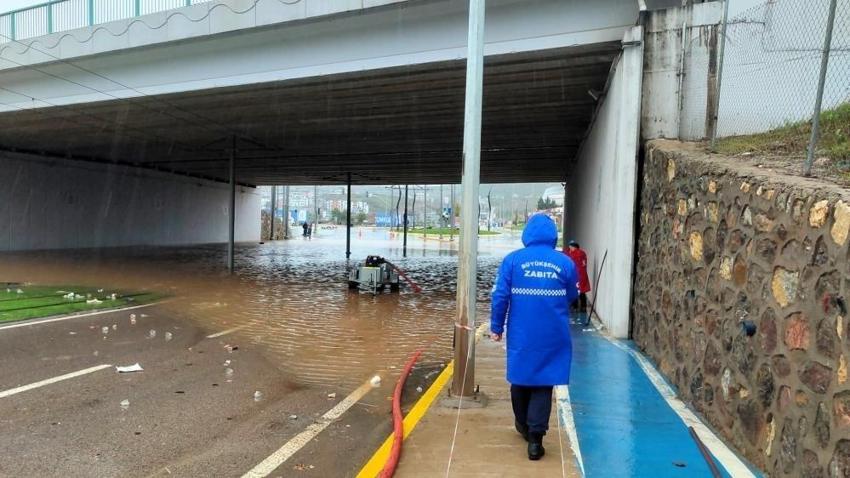 Kocaeli'de şiddetli sağanak sonrası ekipler seferber oldu: 1.702 ihbar ve talep kayda geçti