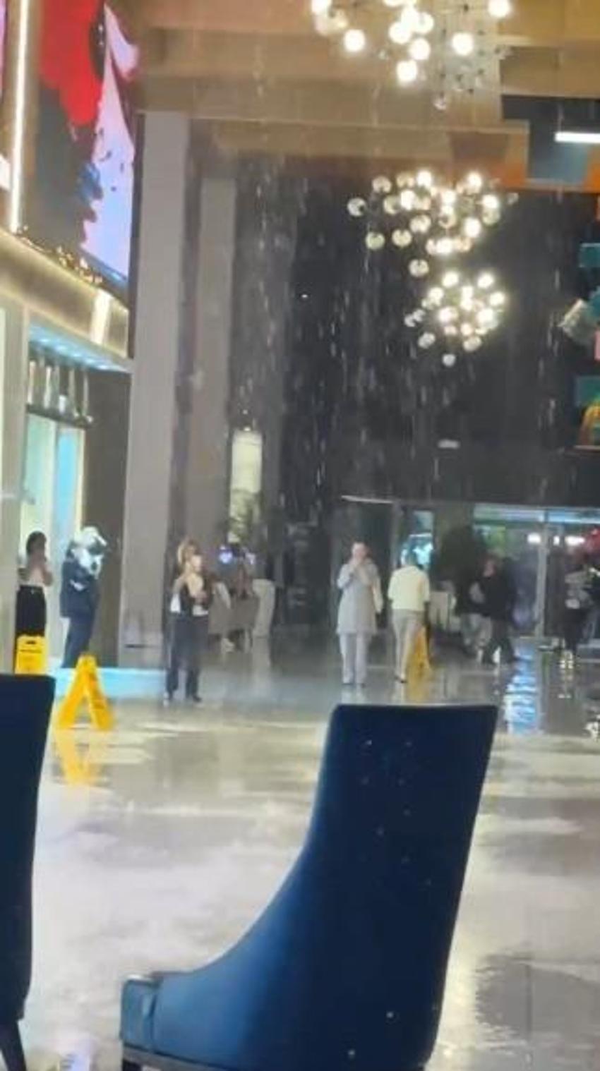 Antalya'da Titanic filmi gerçek oldu: Oteli su bastı, o piyano çalmaya devam etti