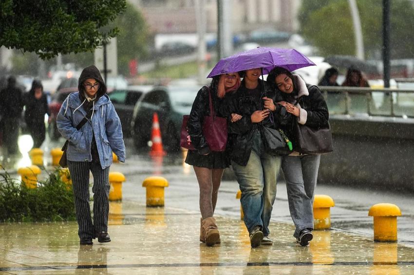 Kuvvetli sağnak yağış uyarısı Meteoroloji ve İstanbul Valiliği'nden geldi: Cuma başlayacak, Cumartesi etkisini artıracak