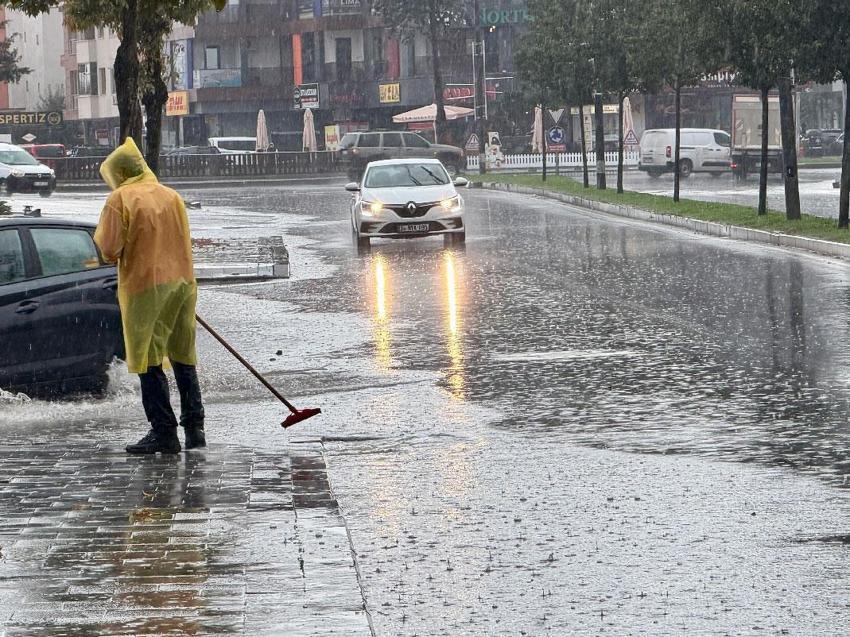 Kuvvetli sağnak yağış uyarısı Meteoroloji ve İstanbul Valiliği'nden geldi: Cuma başlayacak, Cumartesi etkisini artıracak