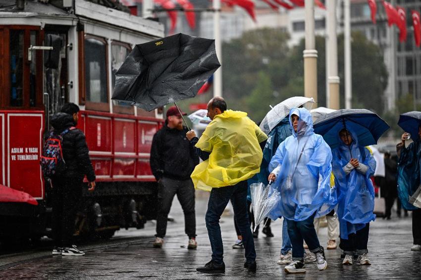 Kuvvetli sağnak yağış uyarısı Meteoroloji ve İstanbul Valiliği'nden geldi: Cuma başlayacak, Cumartesi etkisini artıracak