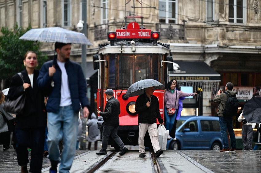 Kuvvetli sağnak yağış uyarısı Meteoroloji ve İstanbul Valiliği'nden geldi: Cuma başlayacak, Cumartesi etkisini artıracak