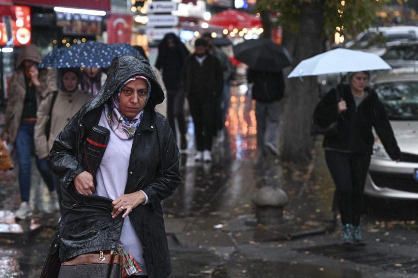 Kuvvetli sağnak yağış uyarısı Meteoroloji ve İstanbul Valiliği'nden geldi: Cuma başlayacak, Cumartesi etkisini artıracak