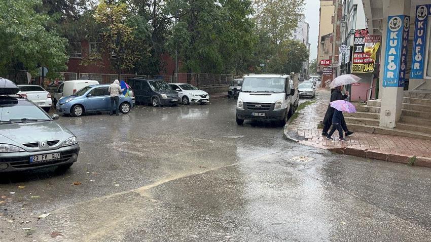 Kuvvetli sağnak yağış uyarısı Meteoroloji ve İstanbul Valiliği'nden geldi: Cuma başlayacak, Cumartesi etkisini artıracak