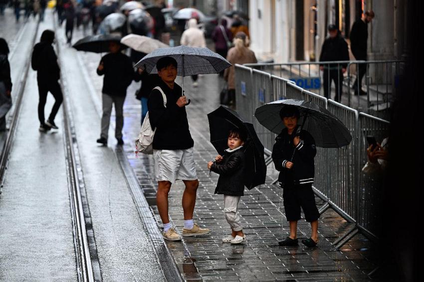 Kuvvetli sağnak yağış uyarısı Meteoroloji ve İstanbul Valiliği'nden geldi: Cuma başlayacak, Cumartesi etkisini artıracak