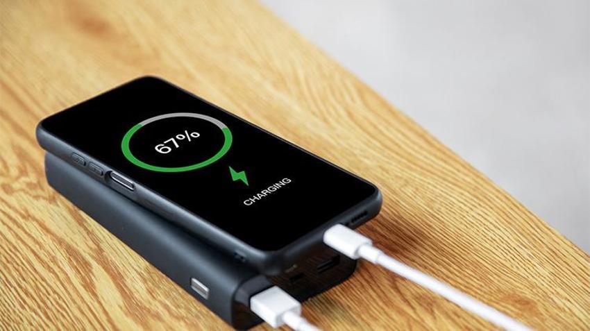 ŞARJ CİHAZLARINDA KURALLAR DEĞİŞİYOR! USB-C kabloları ve kablosuz şarj için yeni dönem