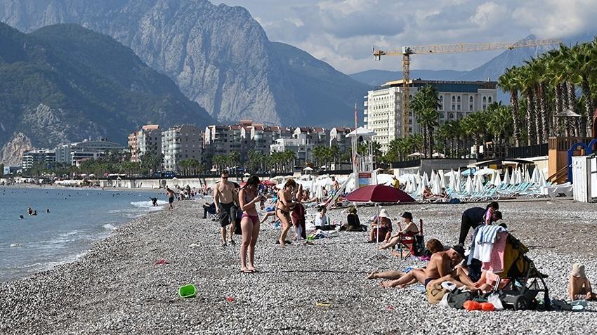 Aynı gün içinde hem yaz hem kış! Biri kar küreği çıkardı, diğeri güneş kremi