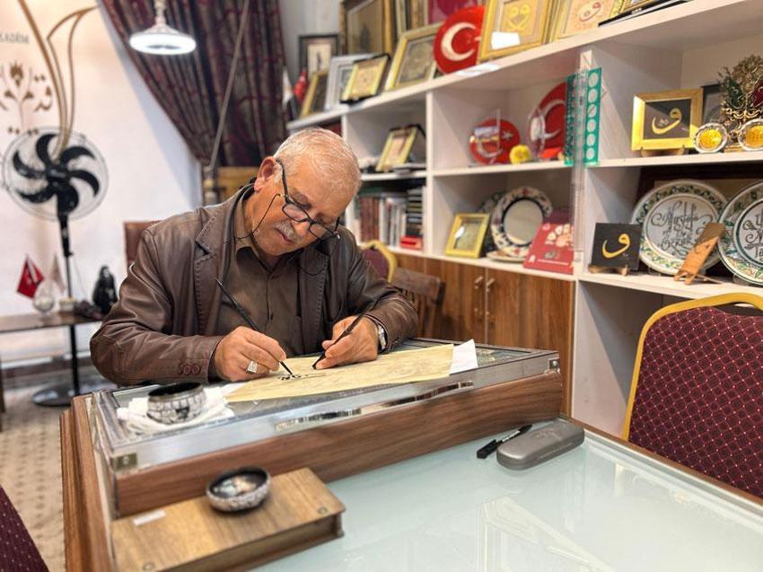 Vanlı hattat, ecdadın sanatını geleceğe taşıyarak çok sayıda öğrencinin yetişmesine katkı sağladı