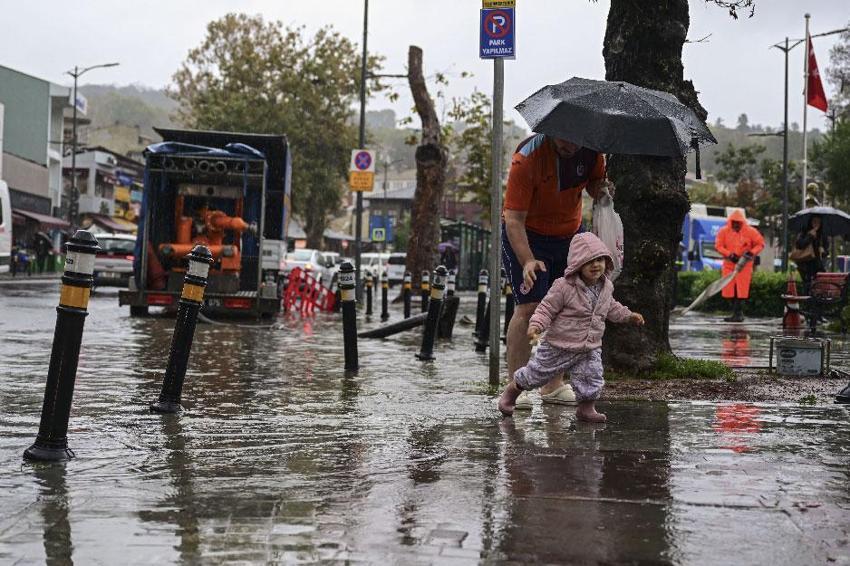 Meteoroloji, Bakan Kurum, Valilik ve AKOM'dan uyarılar peş peşe geldi: Kuvvetli sağanak yağışlar 41 ilde etkili olacak!